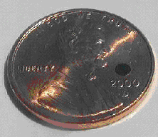 2 мм ASR-чип, лежащий на пенни.
